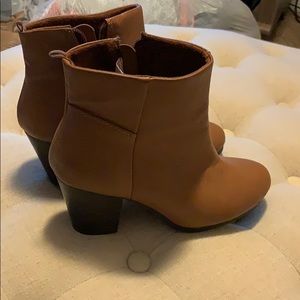 Caramel booties